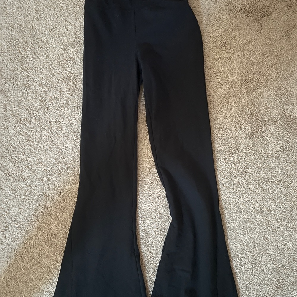 Black Aerie flared yoga pants